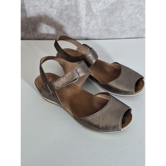 Dansko Vera Sandals Sz 39 US 9 Metallic Pewter Peep Toe Adjustable Strap Casual - Picture 3 of 14